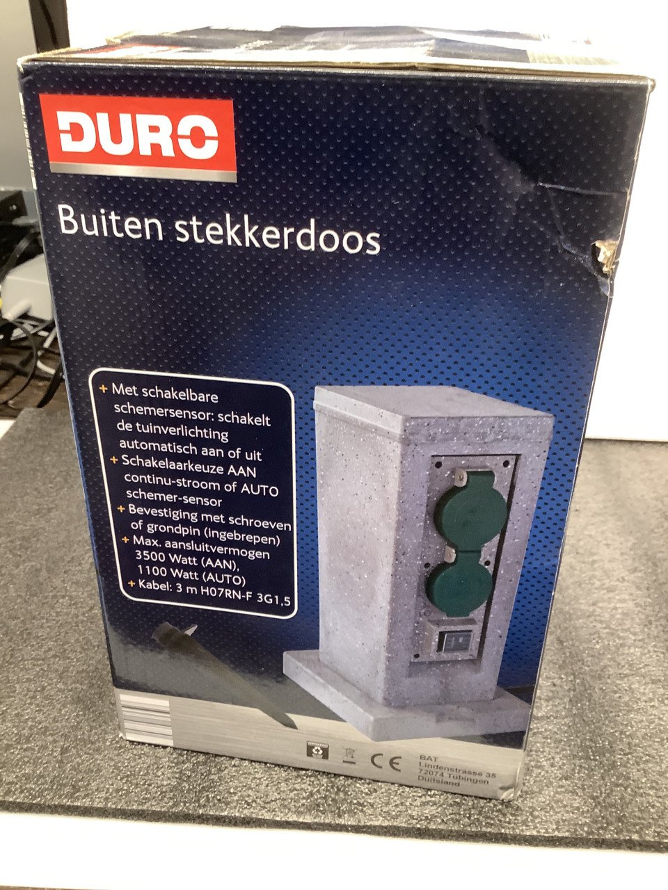 Nieuwe stekkerdoos voor buiten. Met 4 stopcontacten, stekker en