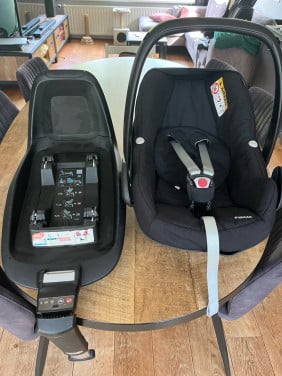 Maxi Cosi Pebble + 2 WayFix Isofix