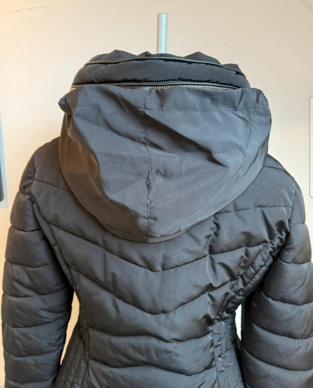 Zwarte winterjas maat 40 merk Zara