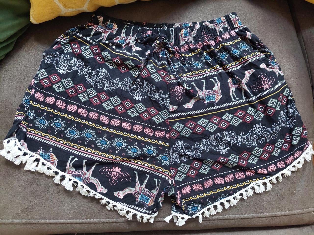 Nieuw zwart korte damesbroek mt M met franjes