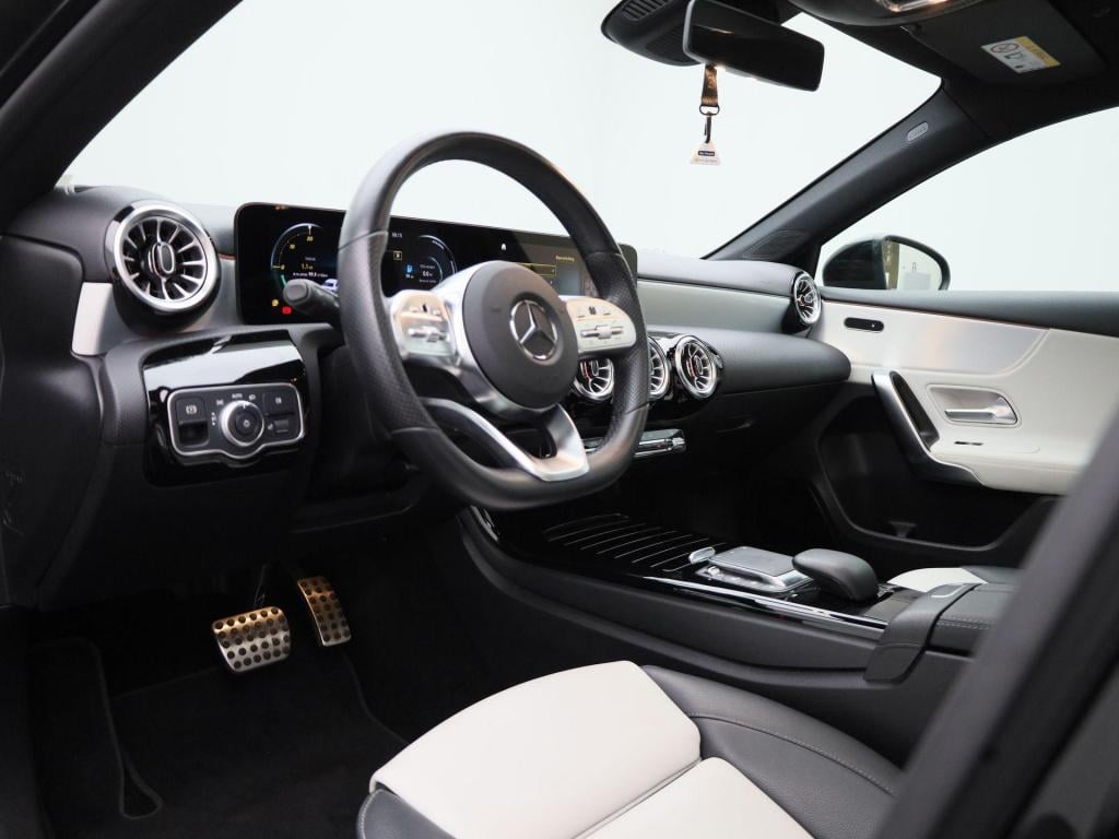 Mercedes-Benz A-Klasse 250 premium | automaat | panorama dak | virtual cock