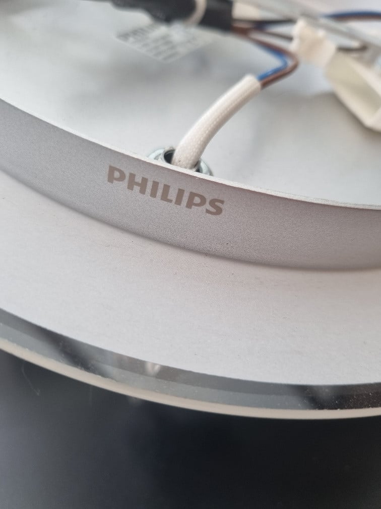 Plafond lamp van Philips.