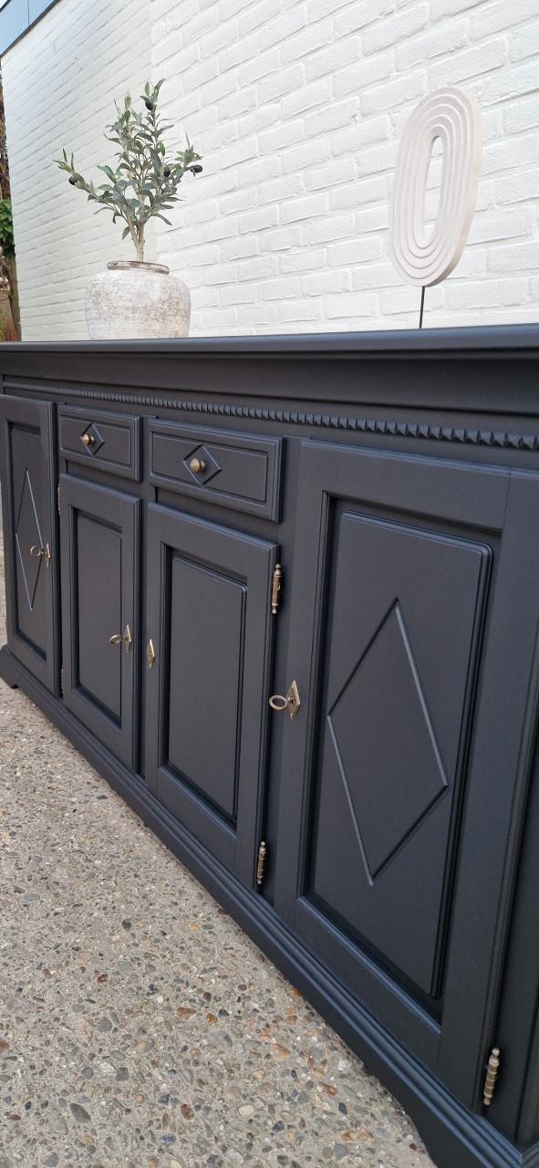 Groot dressoir massief eiken in mooie mat zwarte kleur