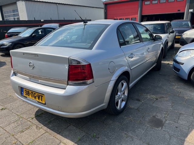 Opel Vectra 1.8-16V