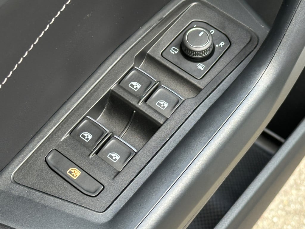 Volkswagen T-roc 1.5 tsi 150pk dsg style | dode hoek | camera | keyless | e