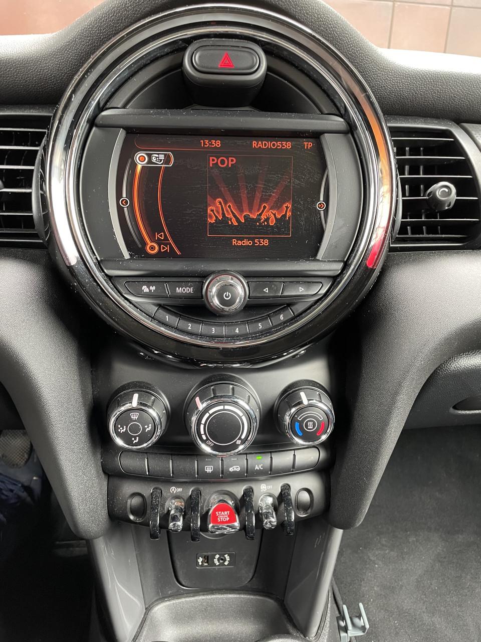 Te koop MINI Cooper 1.5 Business (origineel NL, 5-deurs, BT, Navi)