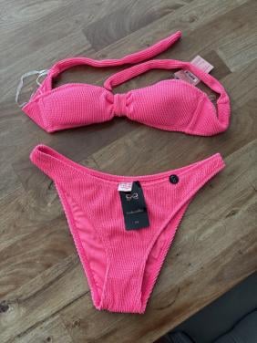 Bikini van Hunkemöller maat M-L.