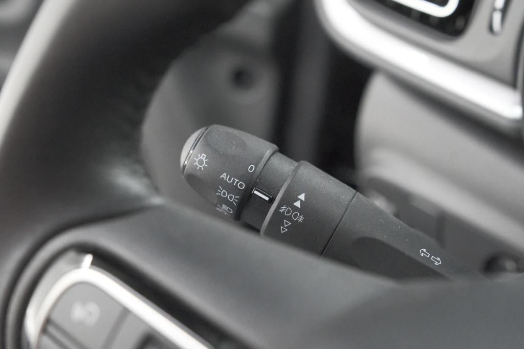 Citroen C3 puretech 110 eat6 business | trekhaak | camera | dodehoekdetecti