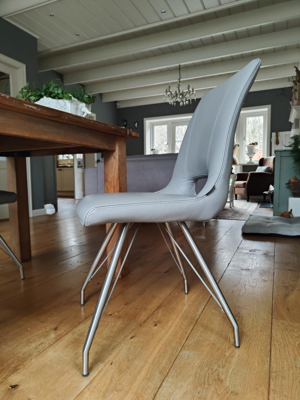 Set van vier eetkamerstoelen