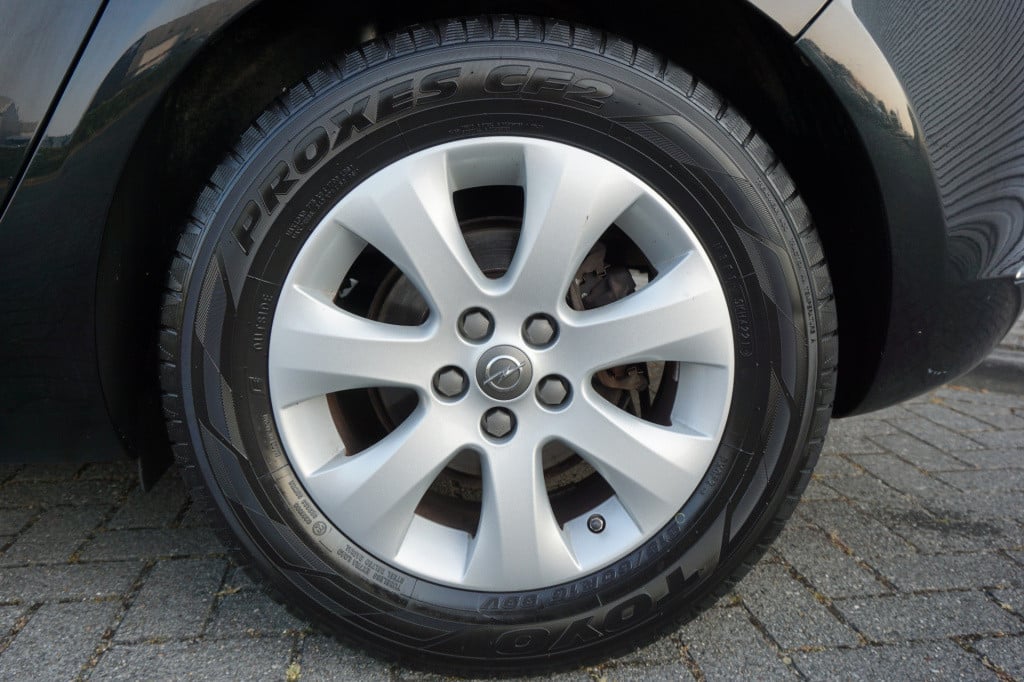 Opel Astra 1.4 turbo blitz - 1e eigenaar - airco / navi / cruise / elektr. 