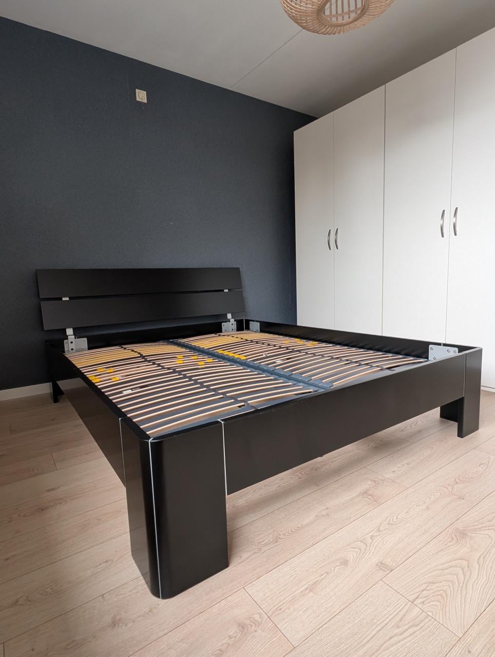 Bed 160*200 cm inclusief lattenbodems