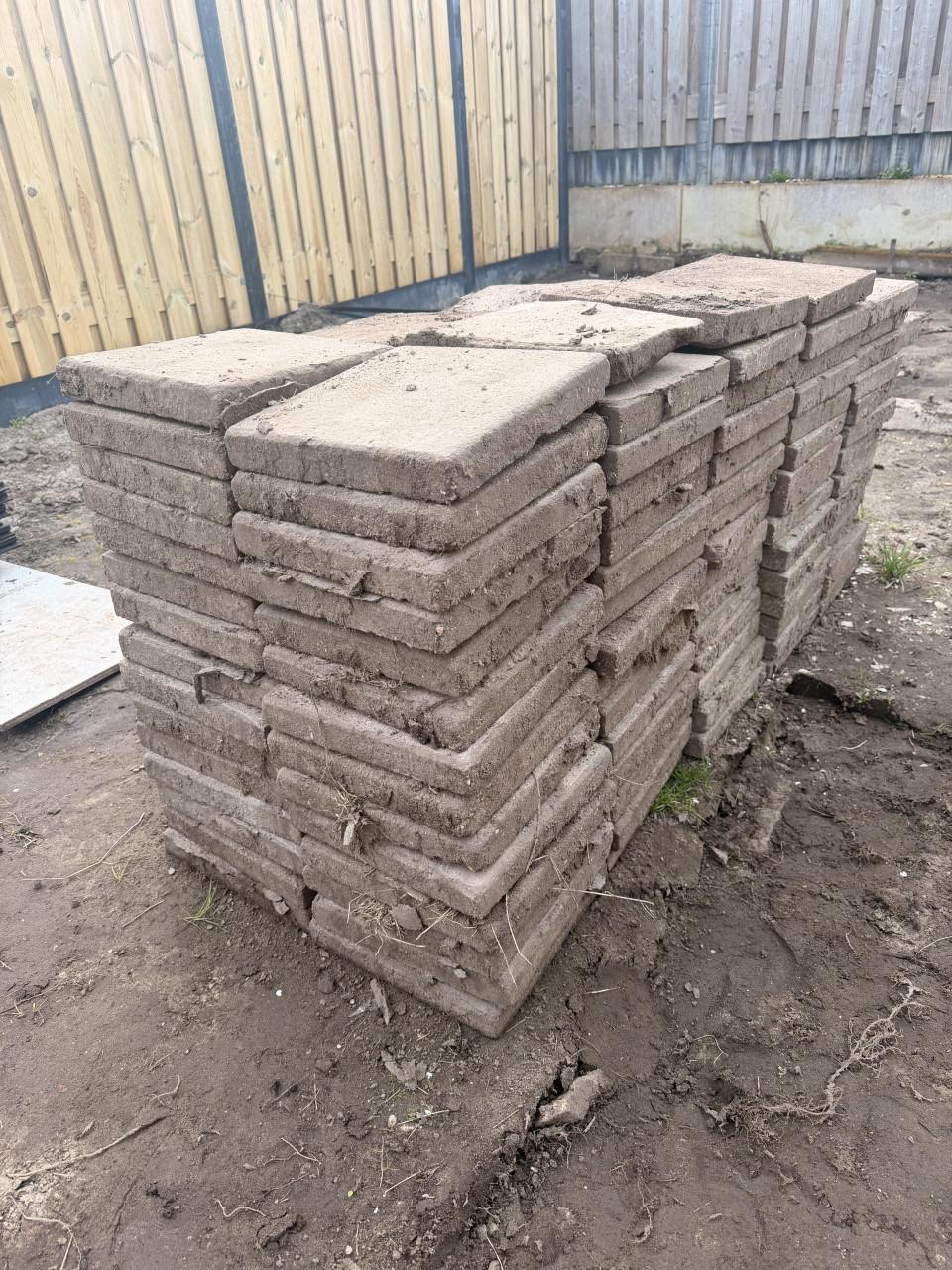 Gratis tuin tegels rond 30m2