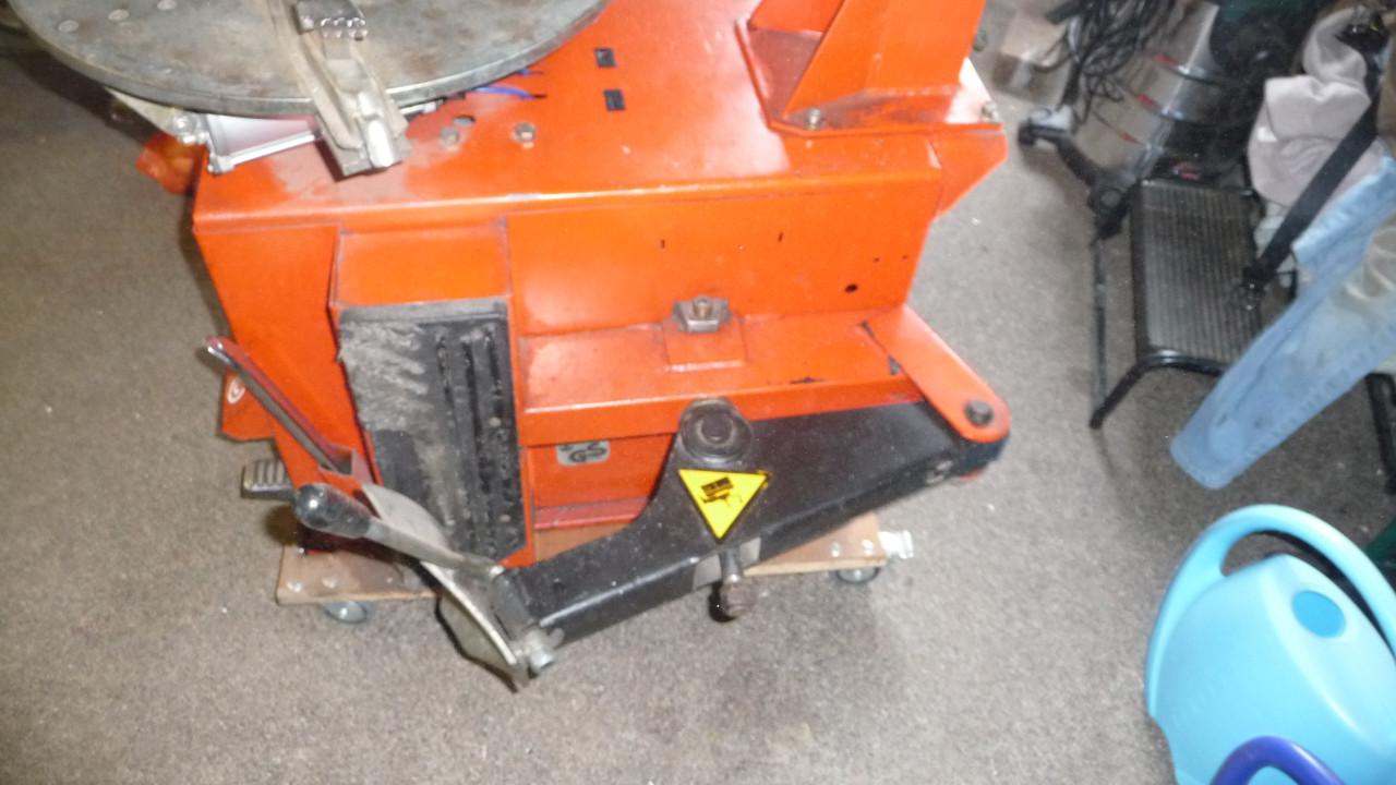 TE KOOP BANDEN MONTEER EN DEMONTEER APPARAAT merk EXPLORA