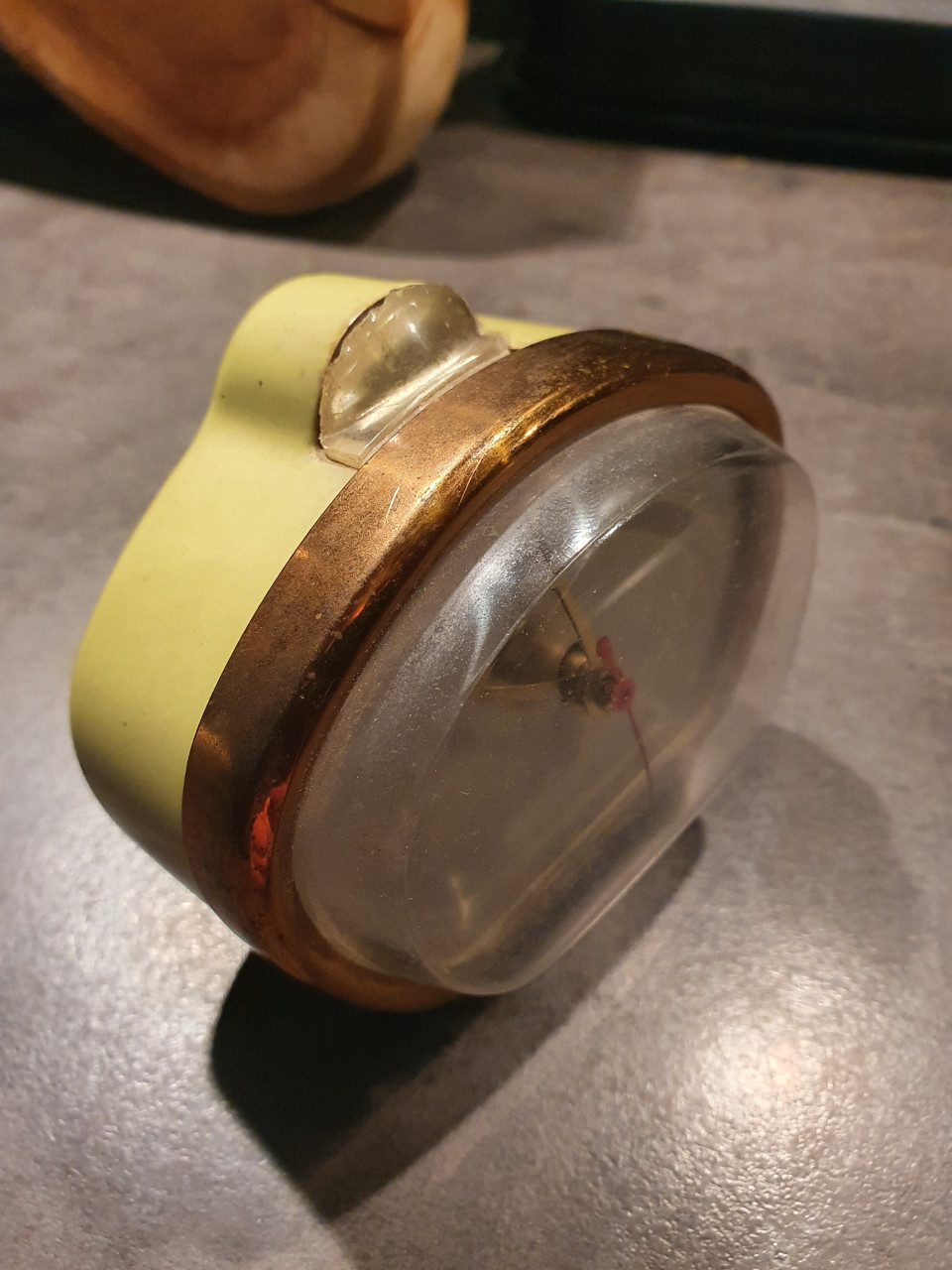 Heel leuke jaren 50/60 metalen tafelwekker (retro) in werkende staat...