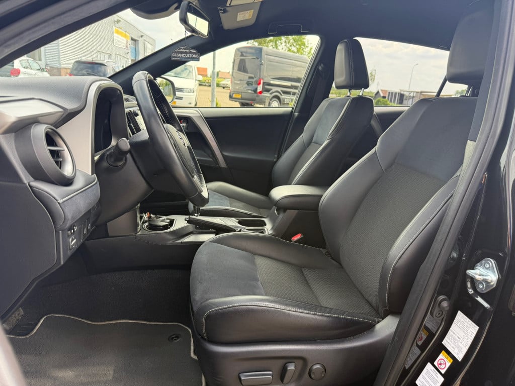 Toyota Rav4 2.5 hybrid style