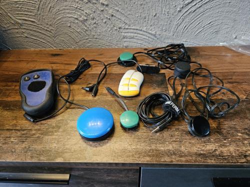 Diverse bedrade muizen en schakelaars alles in een koop