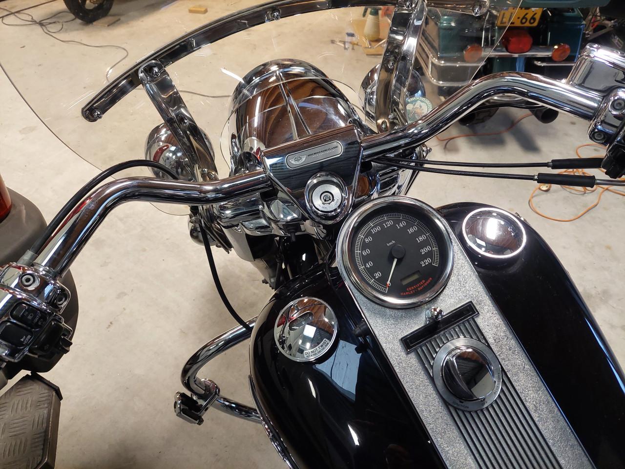 HARLEY-DAVIDSON 1450  ROUD KING CLASSIC `03 LIMITED -EDITION.  KOOPJE