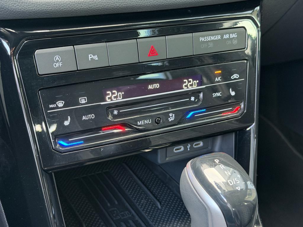 Volkswagen T-cross 1.5 tsi 150pk dsg r-line | camera | trekhaak | dode hoek