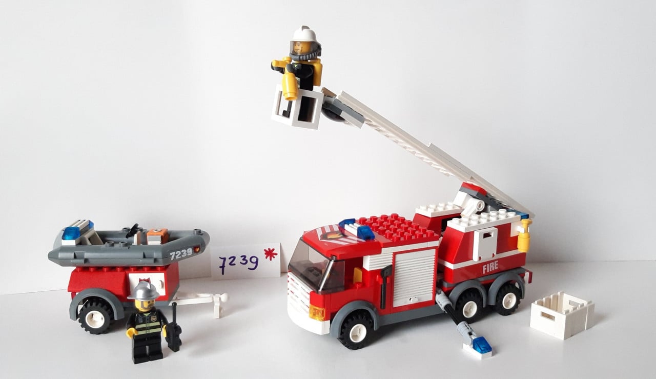Lego 7239 brandweer ladderwagen met aanhanger en bootje