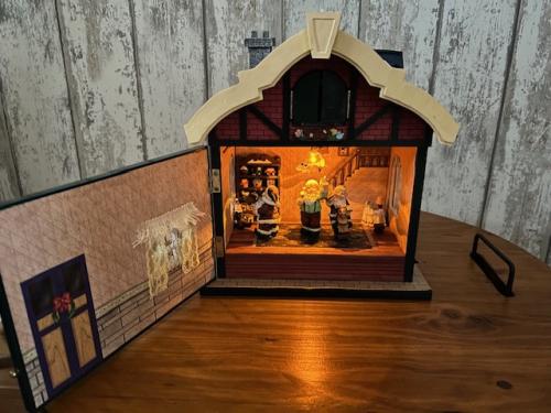 Houten Kersthuisje met licht en muziek