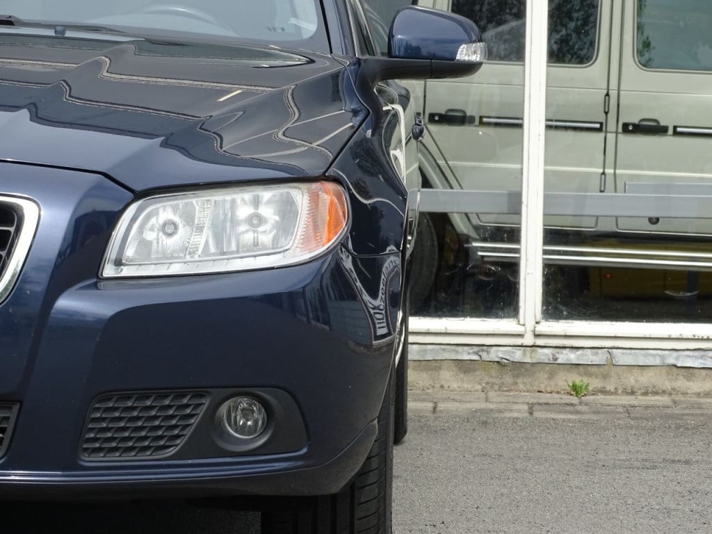 Volvo V70 2.0t momentum automaat | leder | bluetooth | stoelverwarming | na