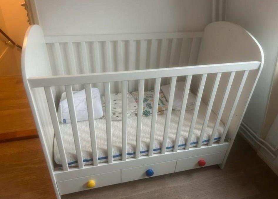 Ledikant (alles incl, matras enz)