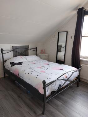 Tweepersoonsbed grijs metaal