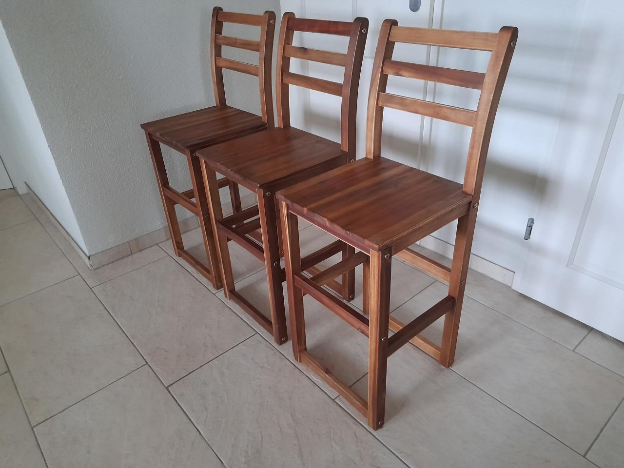 4  Houten stoelen ( in goede nette staat)