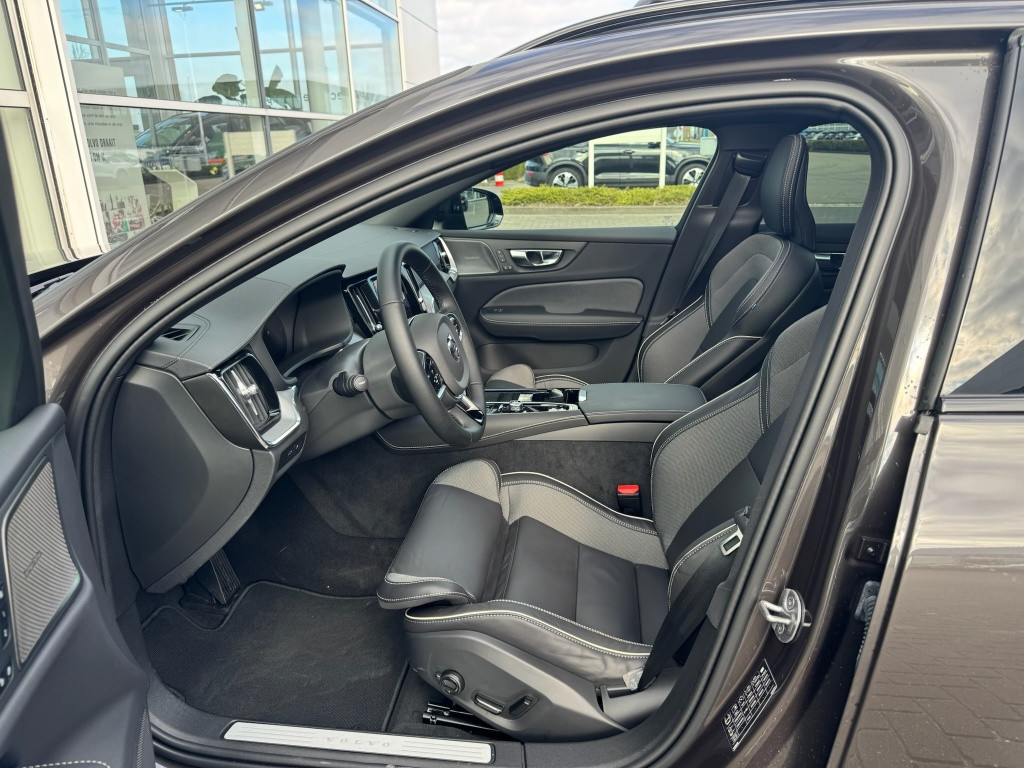 Volvo V60 t6 awd ultimate dark | nieuwprijs € 70.734,= |