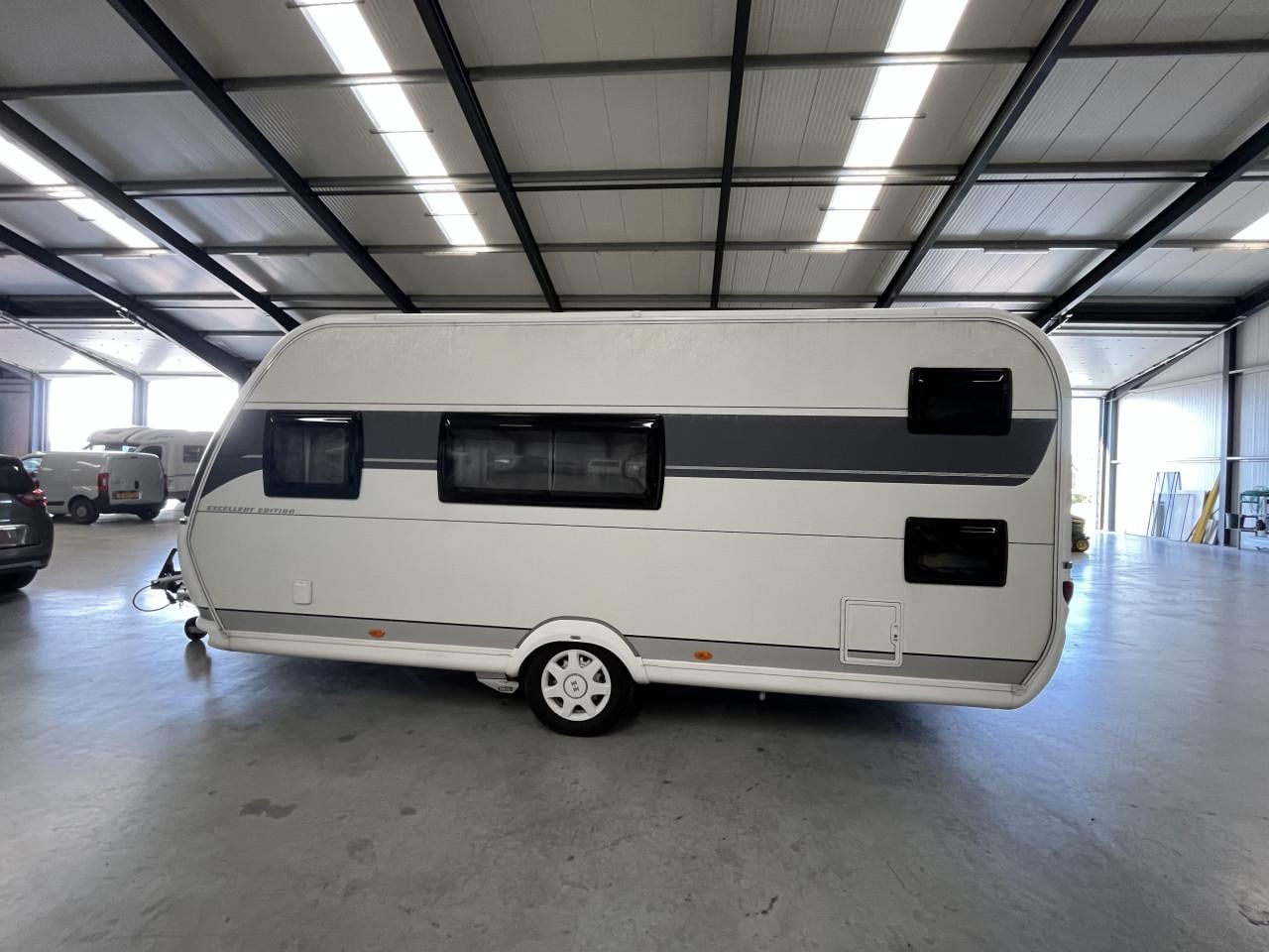 Hobby 490 KMFe Excellent Edition 2022 – Zeer compleet – 5 slaapplaatsen