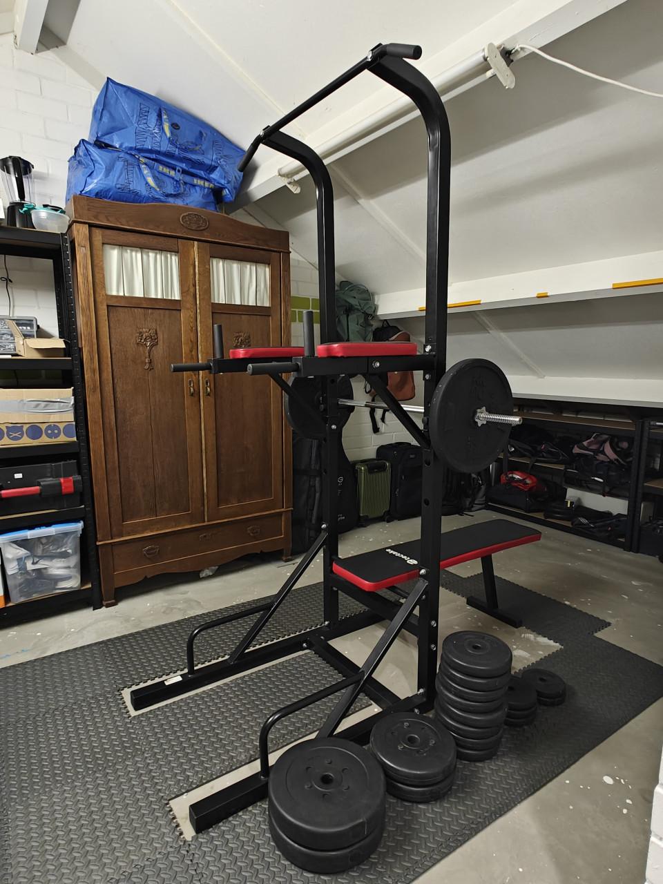 Tectake krachtstation met Fitnessbank + set Halterschijven