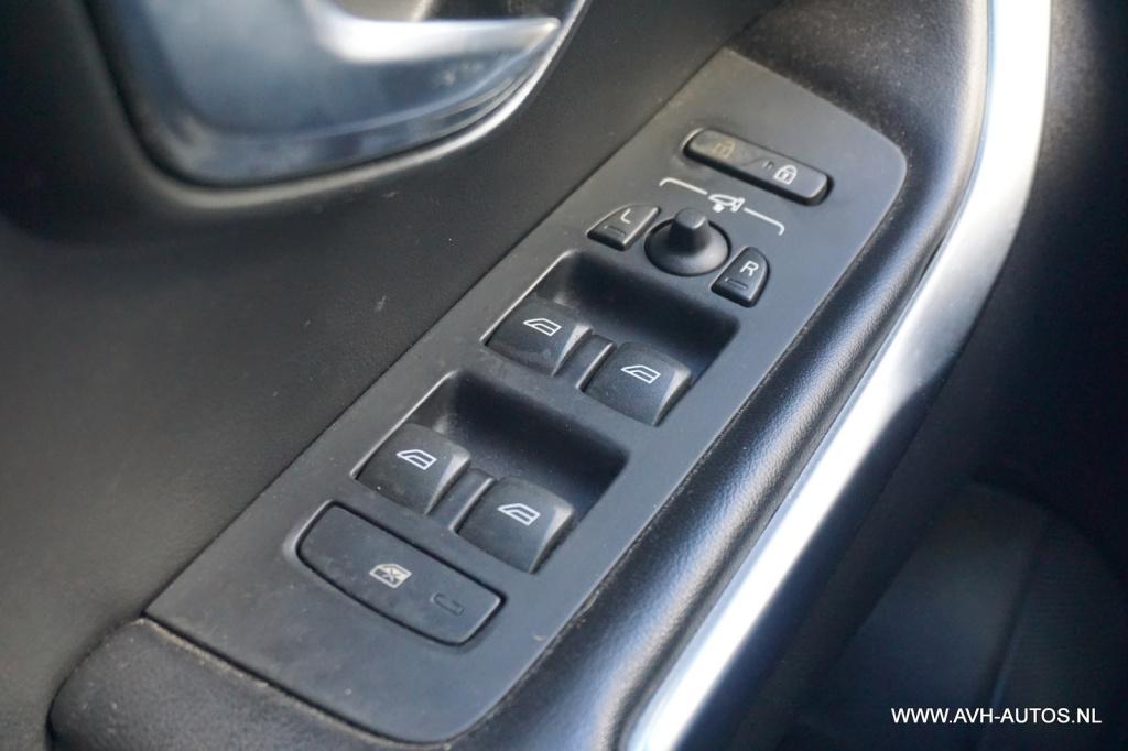 Volvo V40 1.6 t3 r-design