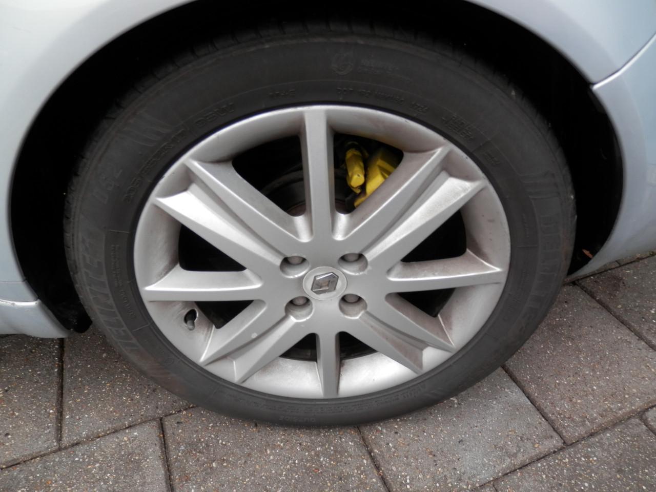 Auto Garant Biedt Aan: Renault Megane 1.6 Cabrio Privilegé