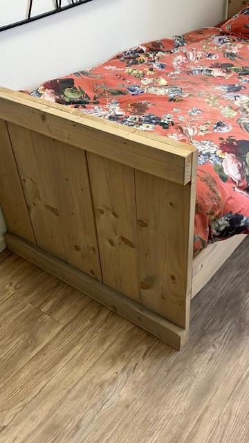 Bed eenpersoonsbed hout