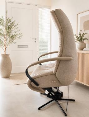 Prachtige elektrische Prominent sta op fauteuil