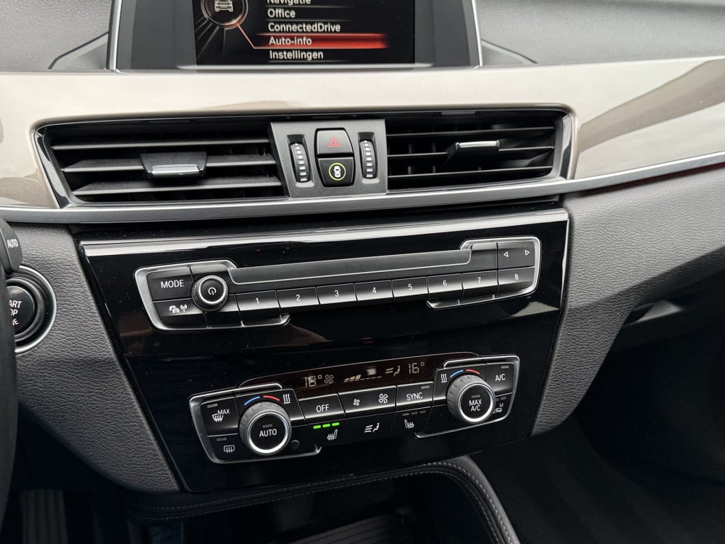 BMW X1 sdrive18i 136pk high executive automaat