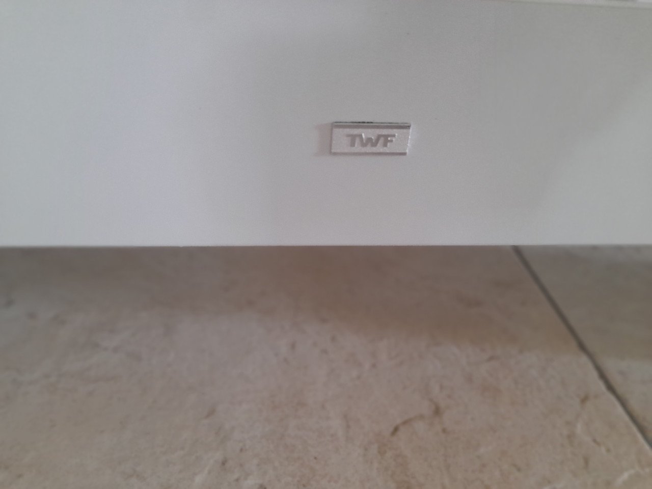 TWF Box (in goede nette staat ) in hoogte verstelbaar!