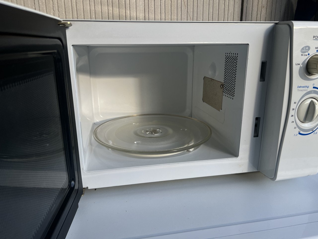 Niet gebruikt en als nieuwe magnetron. Eenvoudig te bedienen