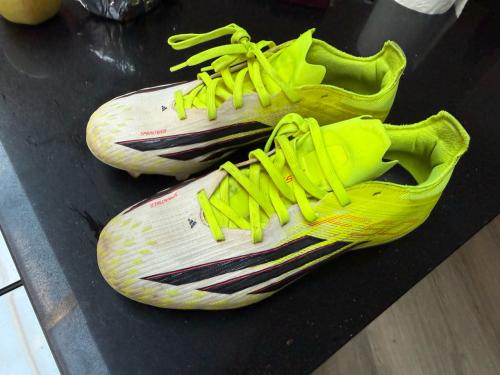 Adidas predator voetbalschoenen maat 40