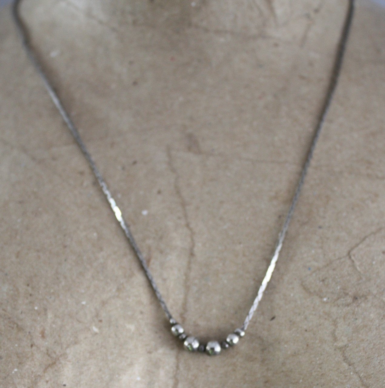 Zilverkleurige ketting met zilverkleurig