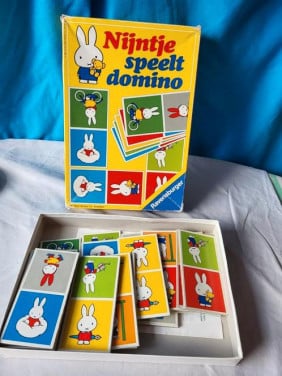 Nijntje Speelt Domino
