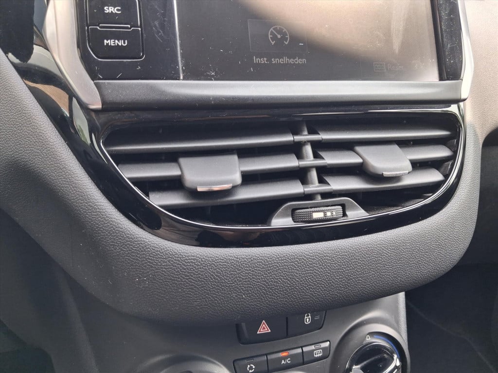 Peugeot 208 urban soul 1.2 pt-82pk 5d trekhaak | navigatie | airco | cruise