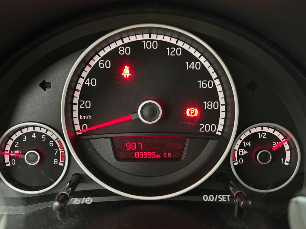 Volkswagen UP! occasion 1.0 high up! bluemotion | zwart | airco | aux | twe