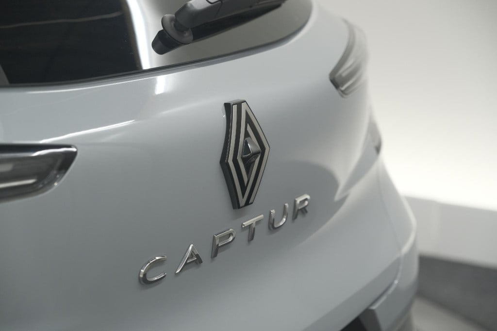 Renault Captur mild hybrid 160 edc techno | camera | navigatie | apple carp