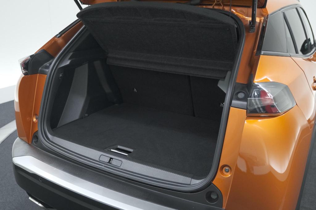 Peugeot 2008 puretech 130 allure pack | trekhaak | adaptieve cruise control