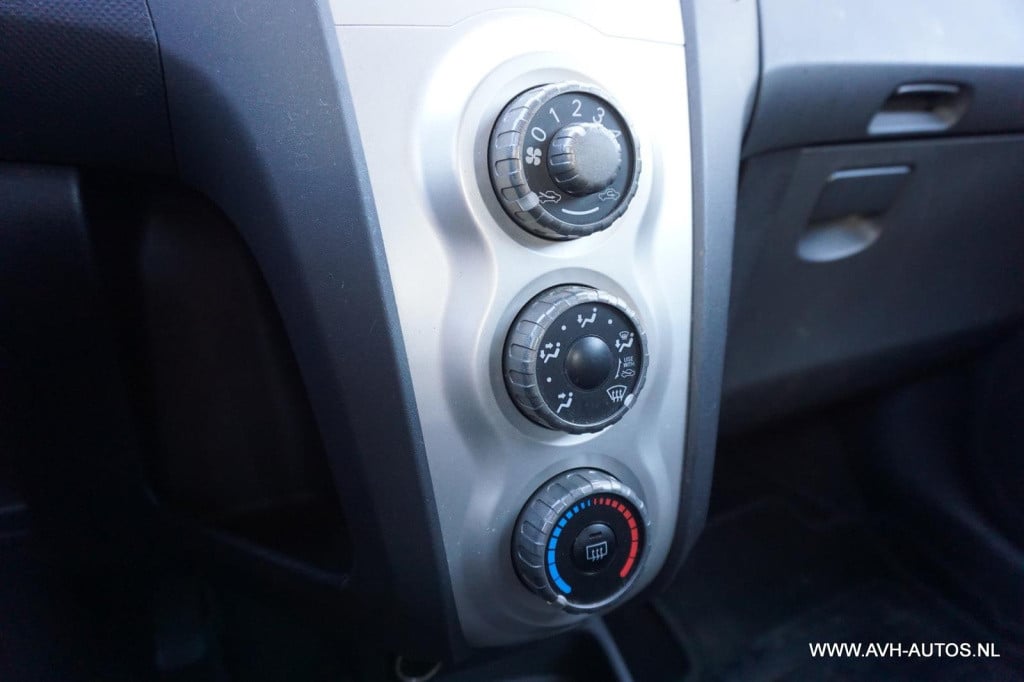 Toyota Yaris 1.0 vvti terra