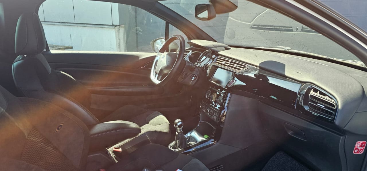 TE KOOP CITROEN DS3 1.2 VTI SO CHIC EURO 5