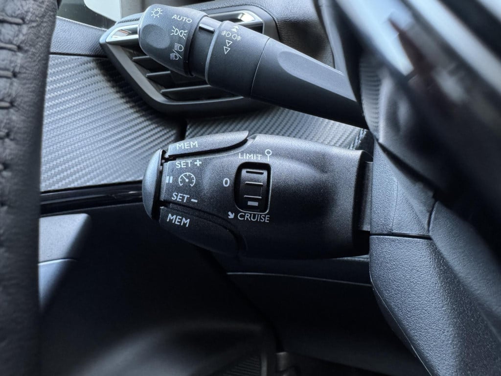Peugeot 2008 1.2 puretech allure pack connect | trekhaak afneembaar| naviga