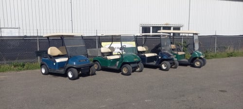 4 x Golfkar met laadbak.