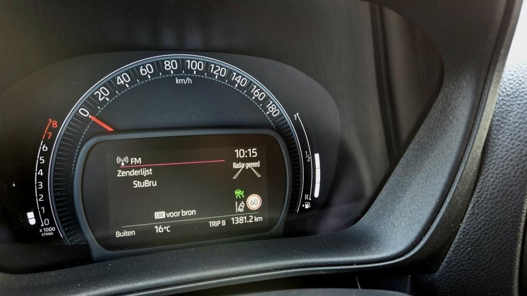Toyota Aygo x 1.0 vvt-i mt play | 2022 | airco | acc | lm velgen